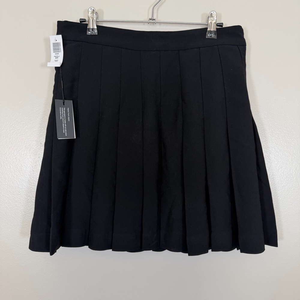 *NEW Babaton Black Pleated Skirt Size 10 (FLAW)
